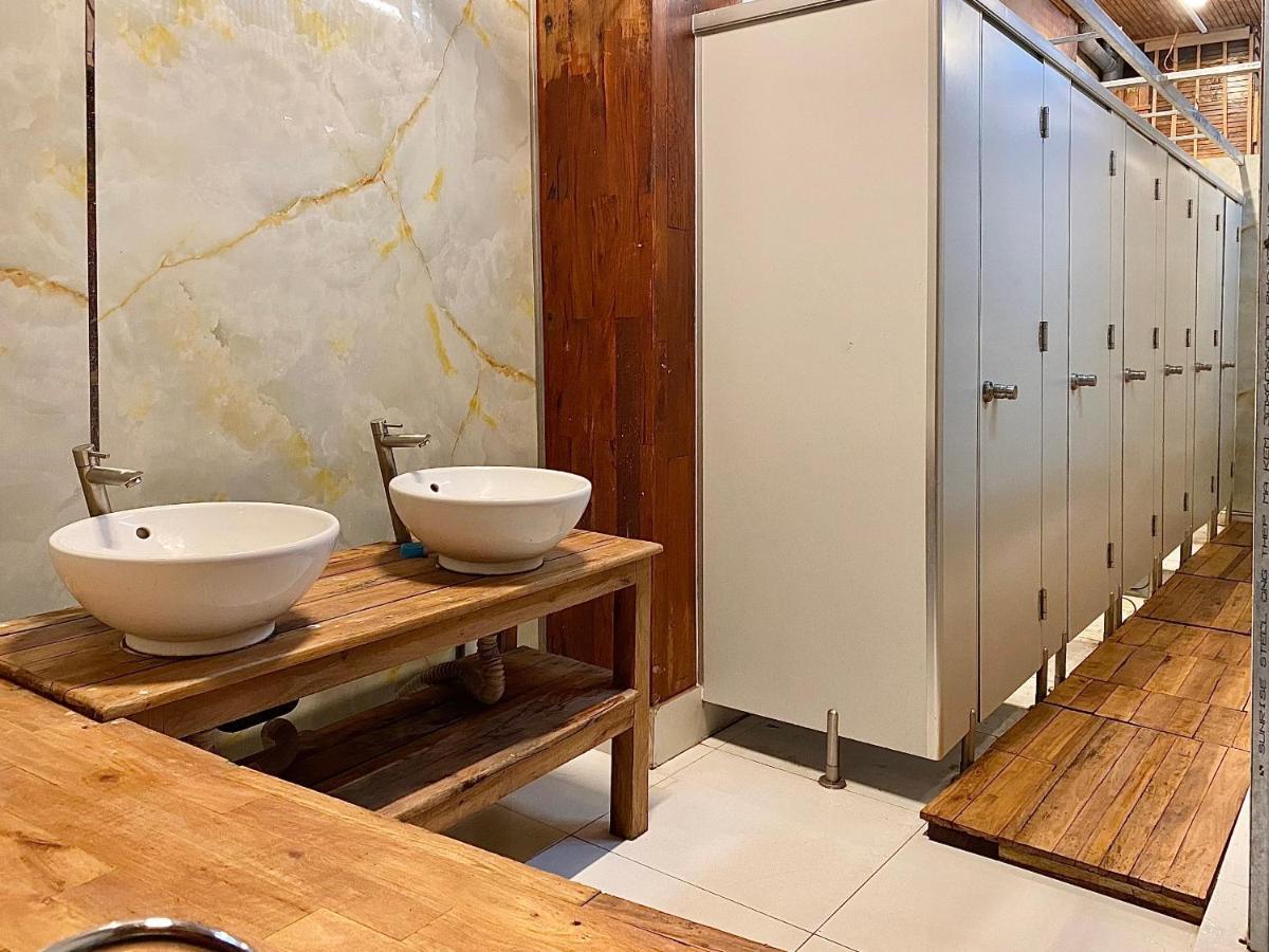 The Gk House Hostel, Ecolliving, Central City, Natural Wooden, Chill View Rooftop, Restaurant And Cocktail Bar Ho Chi Minh-staden Exteriör bild