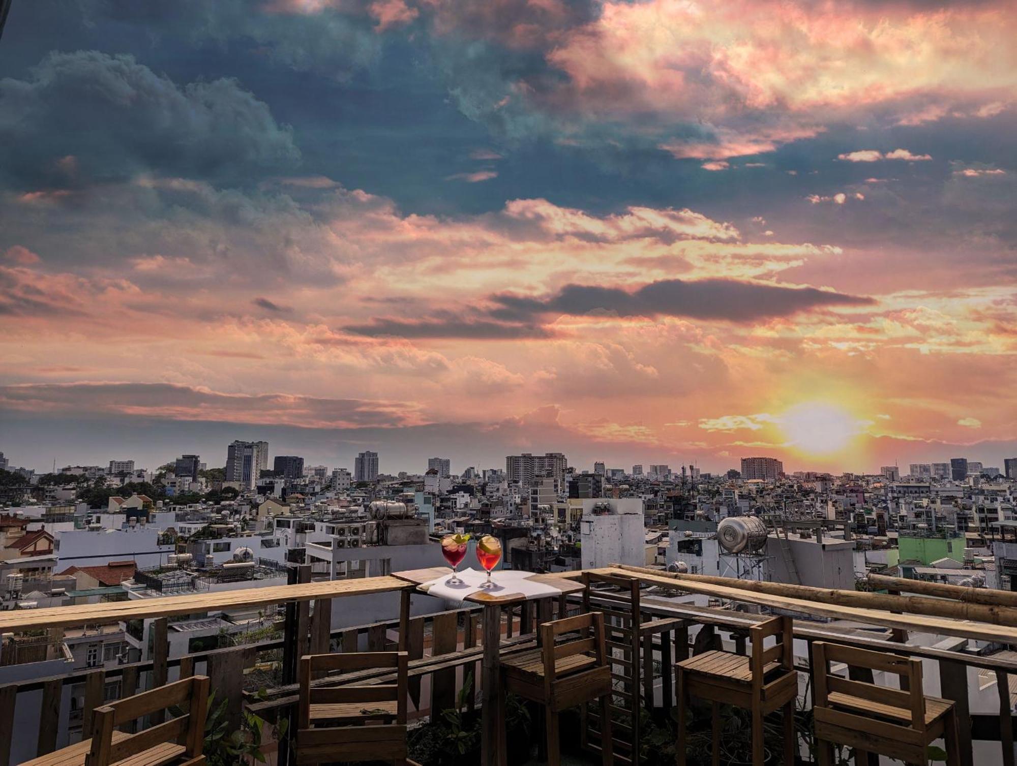 The Gk House Hostel, Ecolliving, Central City, Natural Wooden, Chill View Rooftop, Restaurant And Cocktail Bar Ho Chi Minh-staden Exteriör bild